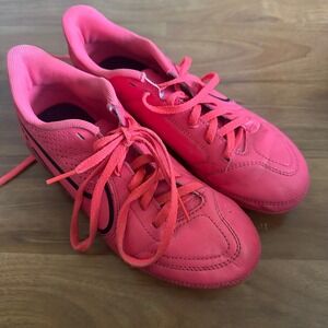 Nike Tiempo‎ Soccer Cleats Pink Youth Size 4.5Y Indoor Turf Shoes